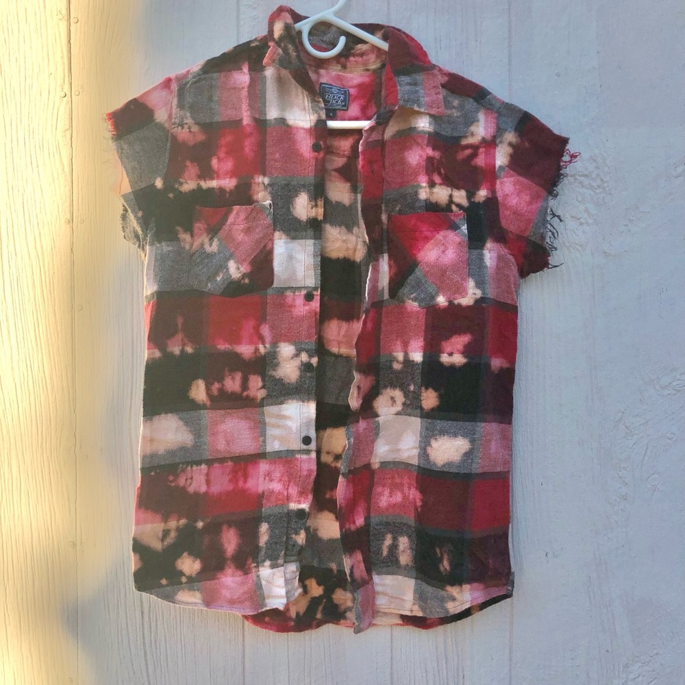 Red/ Black sleeveless flannel